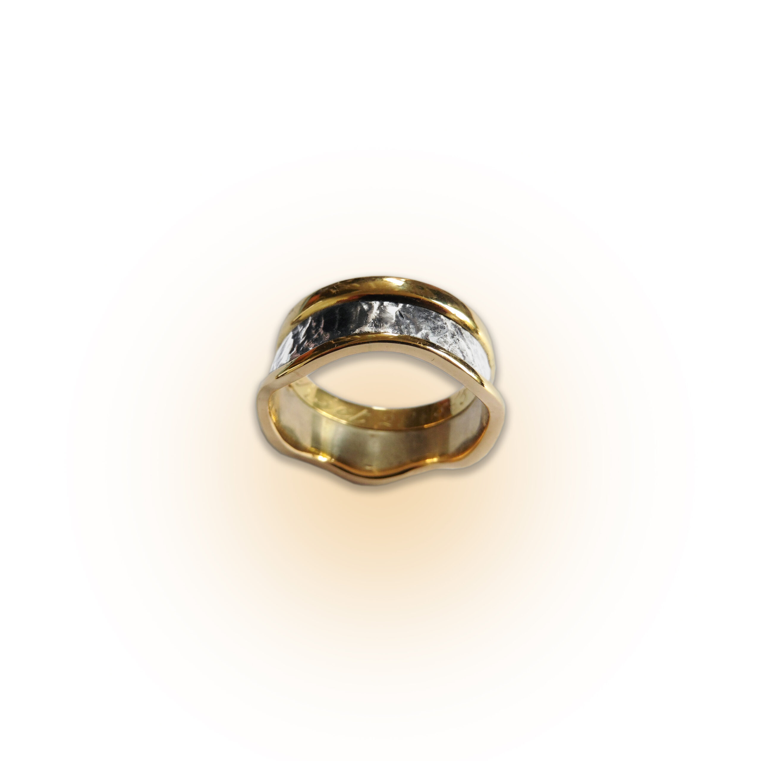 trouwring transformatie 14 karaat gouden ring met tussenring van 925 zilver - femia jongstra