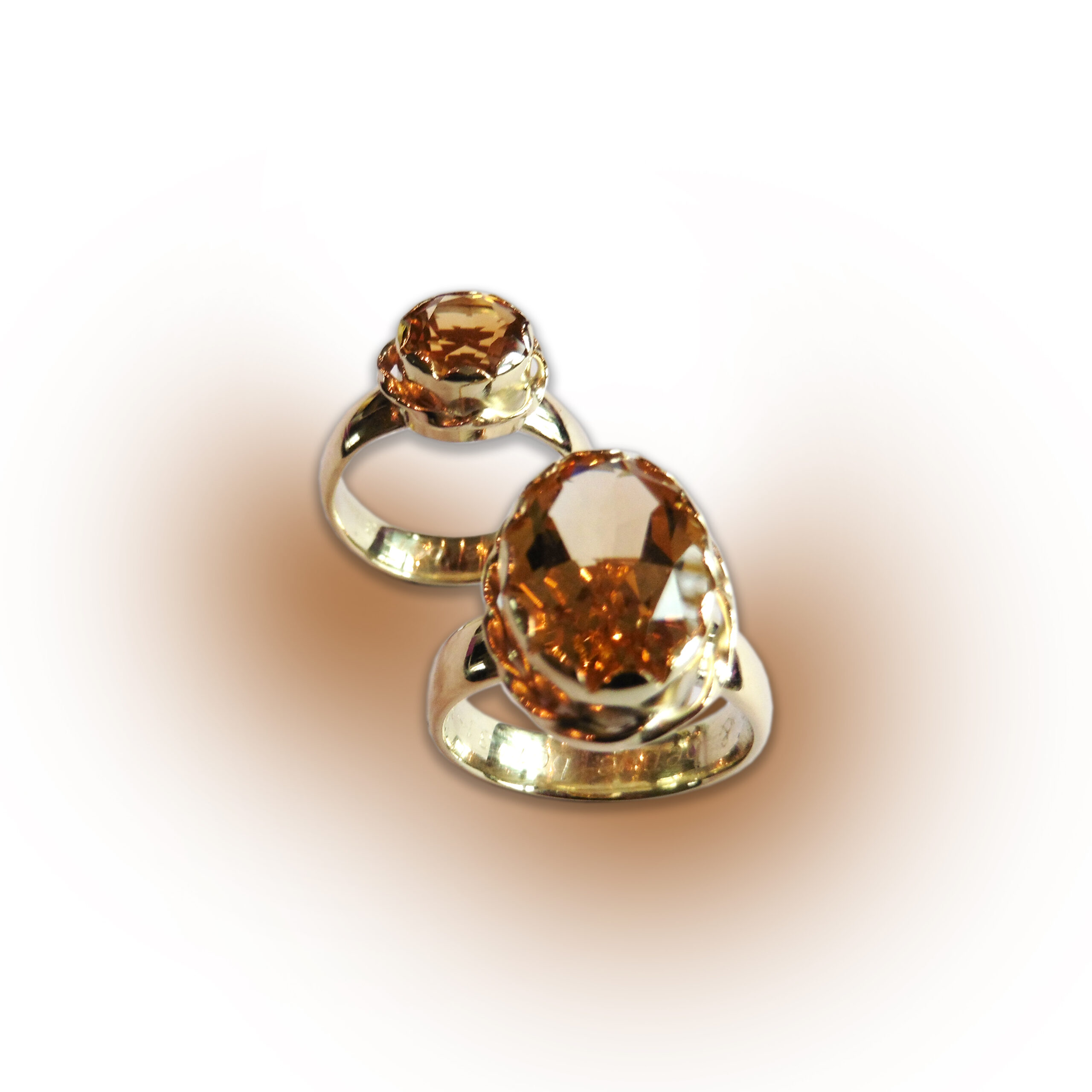 trouwring transformatie 14 karaat gouden trouwringen getransformeerd tot ring met citrien edelteen - femia jongstra